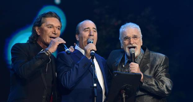 Tri muÅ¡ketira, GrdovÄ, Stavros i  PejakoviÄ odrÅ¾ali koncert na Trgu Oluje u Kninu