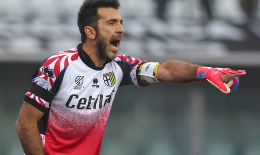 Veliki Gianluigi Buffon završio je igračku karijeru u 46. godini