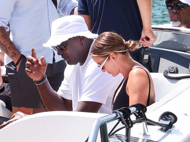 Šibenik: Proslavljeni košarkaš Michael Jordan sa suprugom i društvom u Skradinu