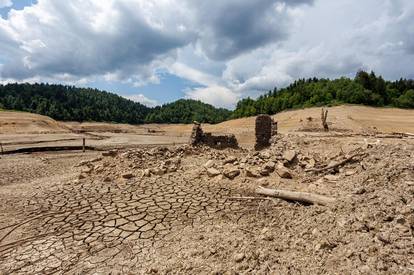 Nevjerojatni prizori: Lokvarsko jezero isušeno nakon nekoliko mjeseci. Evo kako izgleda danas