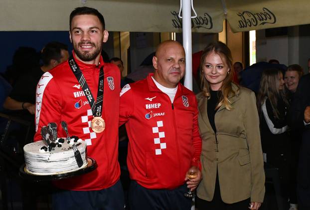 FOTO Pogledajte svečani doček Veočića nakon osvajanja bronce na Svjetskom prvenstvu u boksu