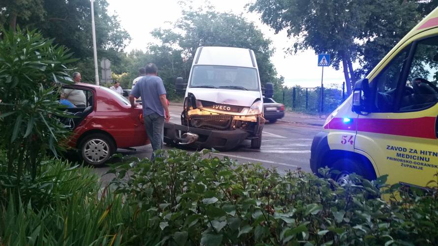 Sudarili se kombi i osobni auto, srećom nitko nije ozlijeđen