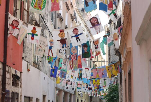 Šibenik: Šarene zastavice najavljuju po?etak 65. Me?unarodnog dje?jeg festivala