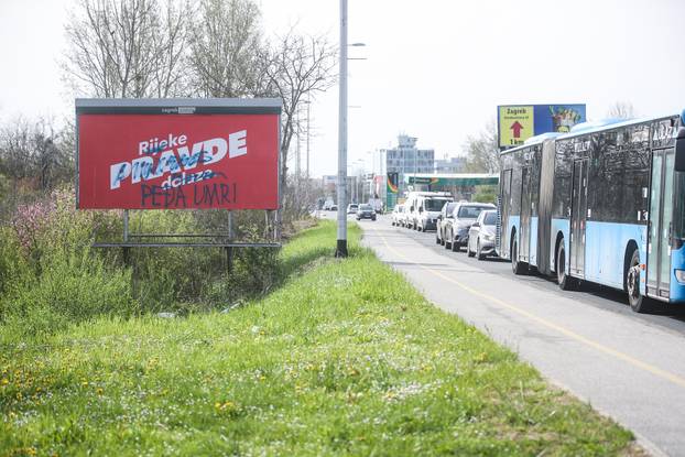 Zagreb: Pošaran plakat SDP-a na Aveniji Većeslava Holjevca