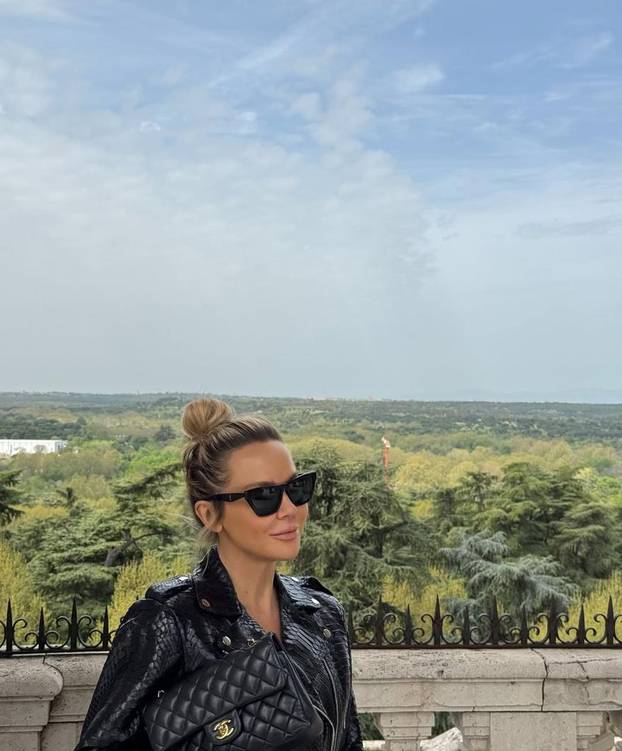 FOTO Pala je pusa, a sad šetnje Madridom: Savršeni Šime i njegova Maja se ne odvajaju!