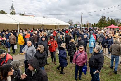 Čvarakfest u Baranji: 5000 ljudi u gužvi, 'planuli' čvarci od 30 €