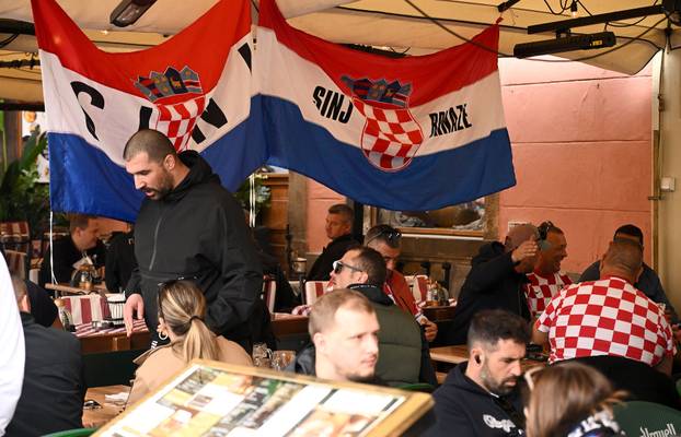 Prag: Hrvatski navijači u gradu