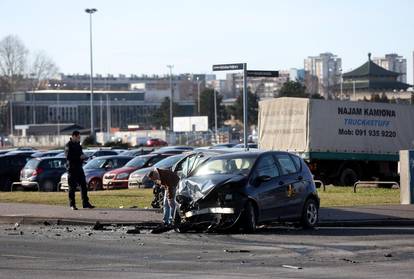 Zagreb: Sudar dva osobna vozila na raskrižju Većeslava Holjevca i Antallove ulice