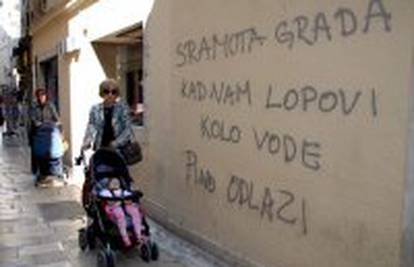 Zadar: Popović otišao, garfiti 'Pino odlazi'