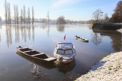 FOTO Zaleđeno jutro: Karlovac se jutros probudio na minus pet