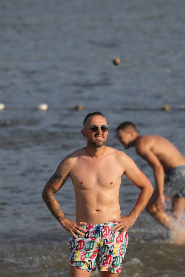 Osječani pronašli rashlađenje u Dravi