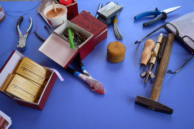 Zagreb: U okviru akcije "Majstori održivosti - sačuvaj, ne bacaj!" povodom Dana planeta Zemlje, obrtnici besplatno popravljali stvari