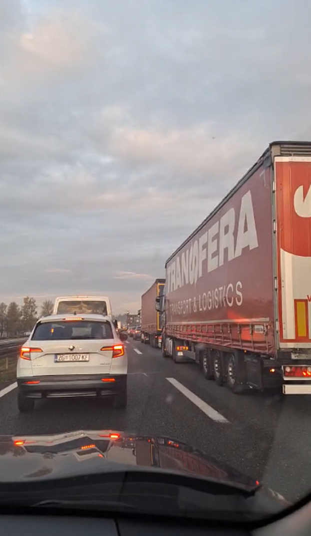 FOTO Neviđeni kaos na A3: Ljudi u šoku izlazili iz automobila!