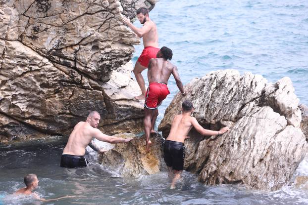 Split: Najpopularniji svjetski streamer IShowSpeed skakao je u more na splitskoj plaži Ježinac