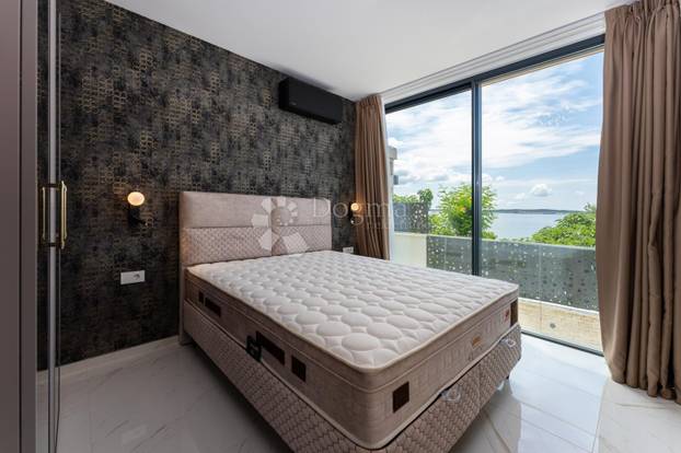 FOTO Pogledajte James Bond vilu u Ražancu! Prodaje se, a oglas je teško prepričati...