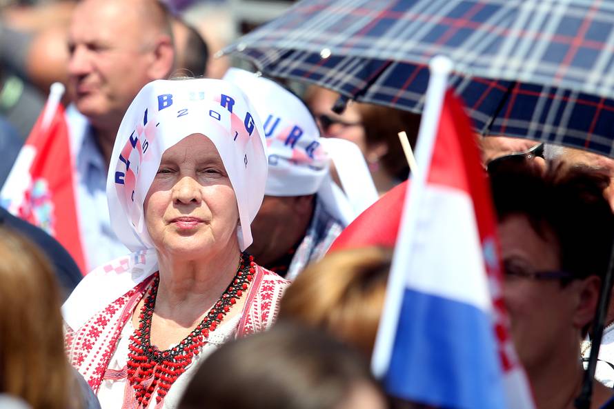 Jandrokovića izviždali: Ovdje smo da odamo počast žrtvama