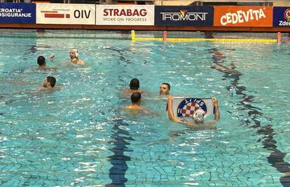 VIDEO Poljud slavi prvaka uz zastavu Hajduka. Jadranaši su šampioni treću godinu u nizu