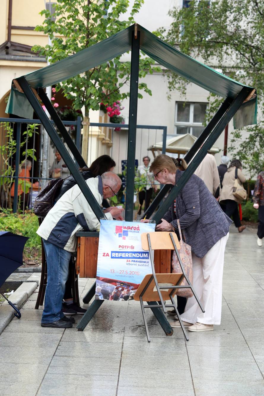Lovci na potpise: 'Promijenit će djeci spol ako sad ne potpišete'