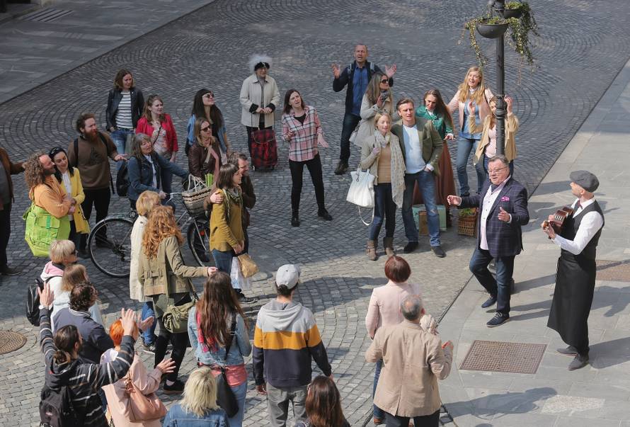 Ljubljana: Bešli?, Belan i Joksimovi? zapjevali na gradskim ulicama