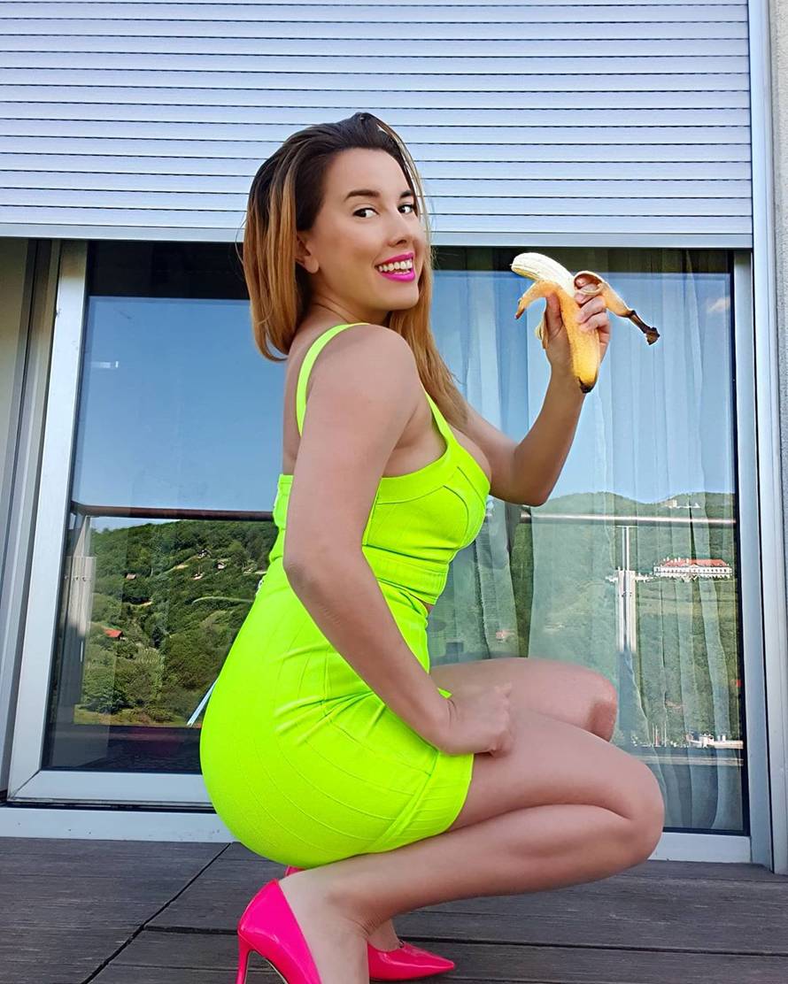 Nives 'izbacila' dekolte: 'Tako otvorena majica nije za tebe...'