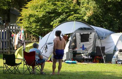 Autokamp Slapić popunjen je stranim i domaćim turistima