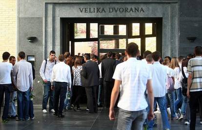 Zagreb: Mladića prijatelji ispratili u bijelim majicama