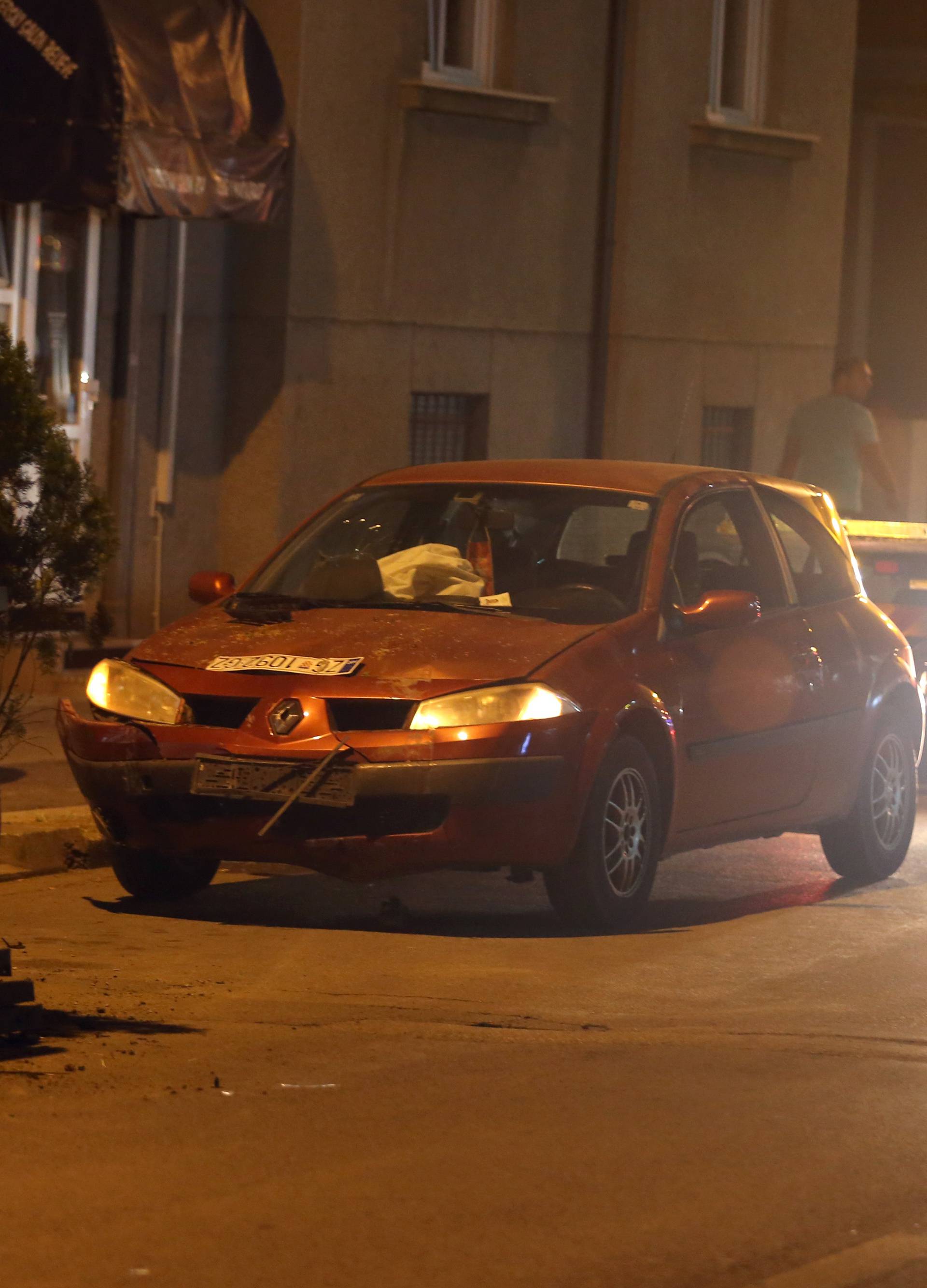 Zagreb: Osobnim automobilom zaletio se u terasu caffe bara u Krapinskoj