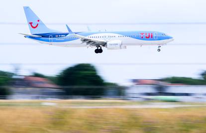 Avion morao sletjeti u Zagreb: 'Putnik je htio otvoriti vrata u letu, vikao je: Vidimo se u raju'