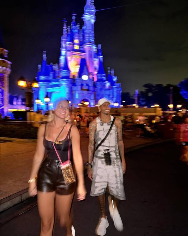 FOTO Igrač Barcelone osam je godina bio 'samo prijatelj' pa ipak osvojio atraktivnu plavušu