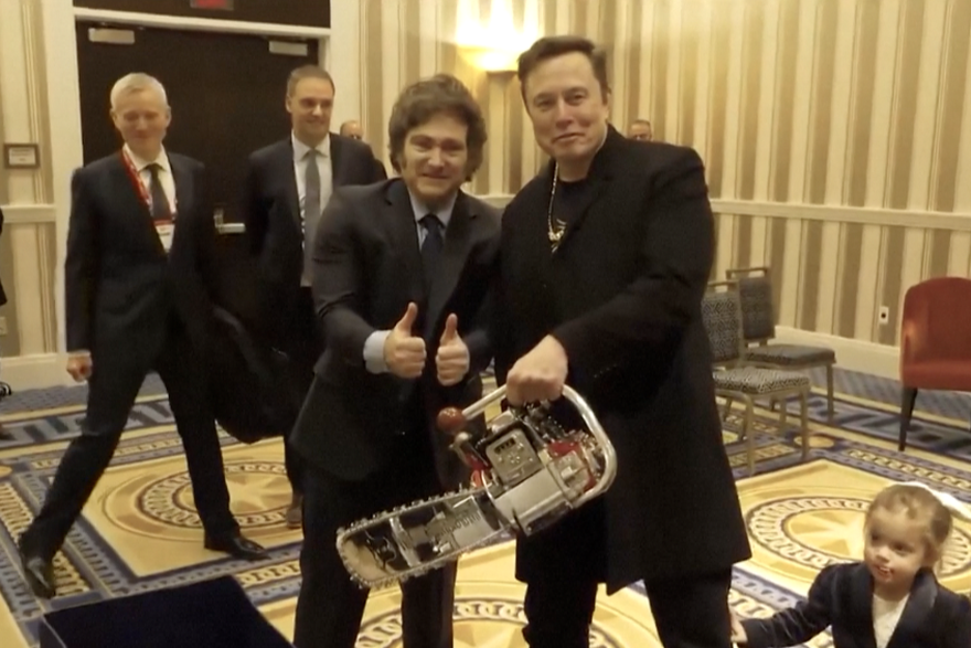 Musk na poklon dobio motornu pilu