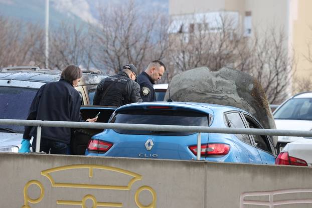 Split: U Krležinoj ulici zapaljena su tri automobila, policijski očevid u tijeku