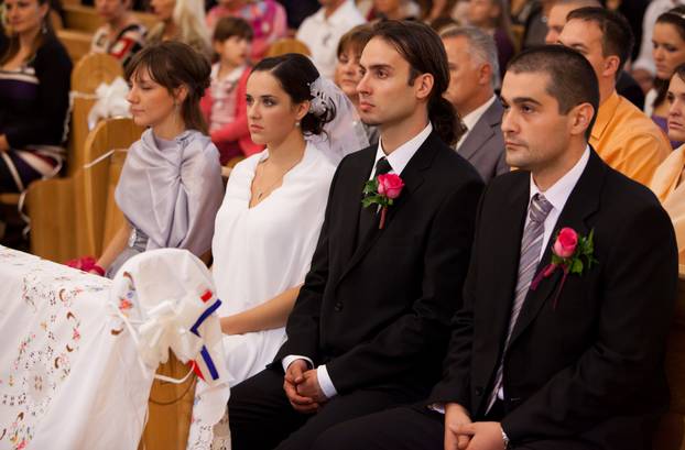 ARHIVA - 2010. Plo?e: Vjen?anje Rafaela Dropuli?a i Marine Suše