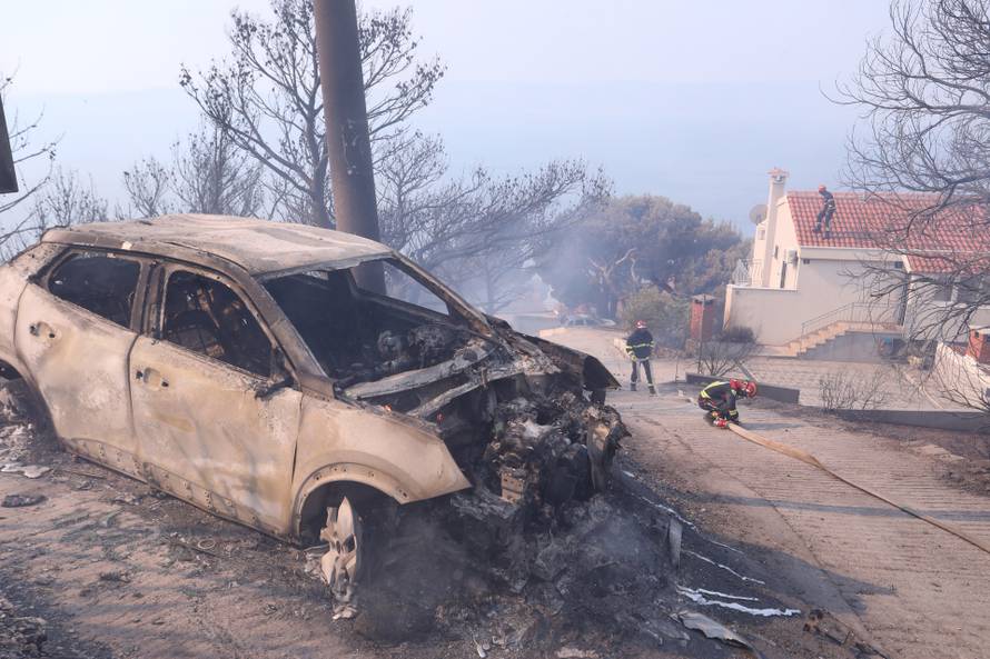 Pisak: Izgorjeli brojni automobili, zbog požara dignuta cijela županija da dođe u pomoć