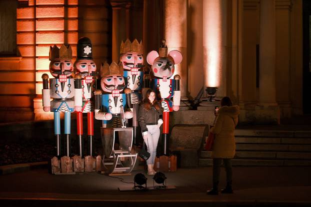 Advent u Zagrebu 2025. ispred Hrvatskog narodnog kazališta