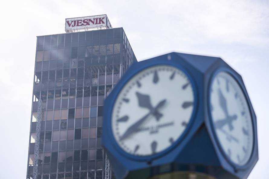 Zagreb: Postavljena dizalica na zgradu Vjesnika na kojoj traju pripreme za rušenje