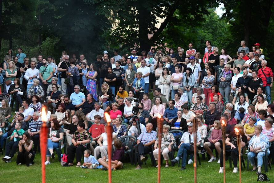 Čakovec: Plesna predstava "Na dlanu jezera"