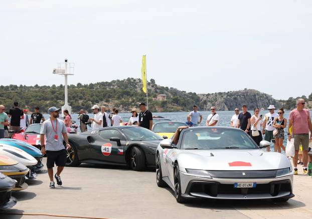 Šibenik: Turneja Ferrari Cavalcade 2026. s više od 120 Ferrarija na šibenskoj rivi