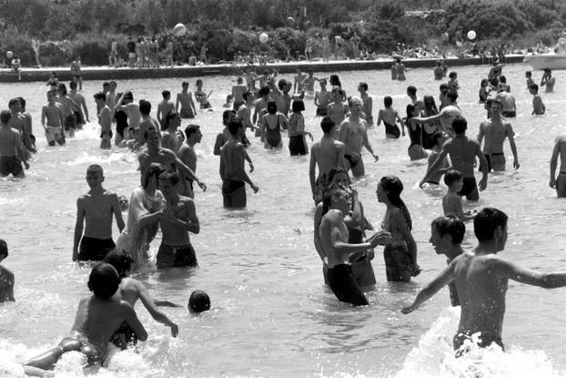 Zadar: Tradicionalna Picnic biciklijada Sabuša okupila velik broj biciklista, 20.6.1994.