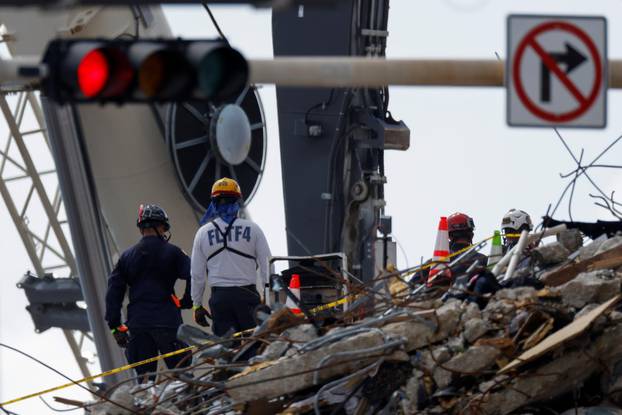 Partial collapse of residential building in Surfside