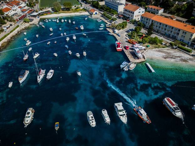 Fotografije iz zraka onečišćenja mora na Hvaru
