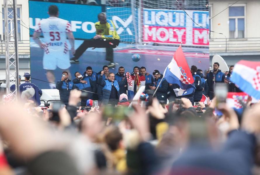 'Kauboji' proslavili srebro na Trgu: Predstavili 'novu himnu'