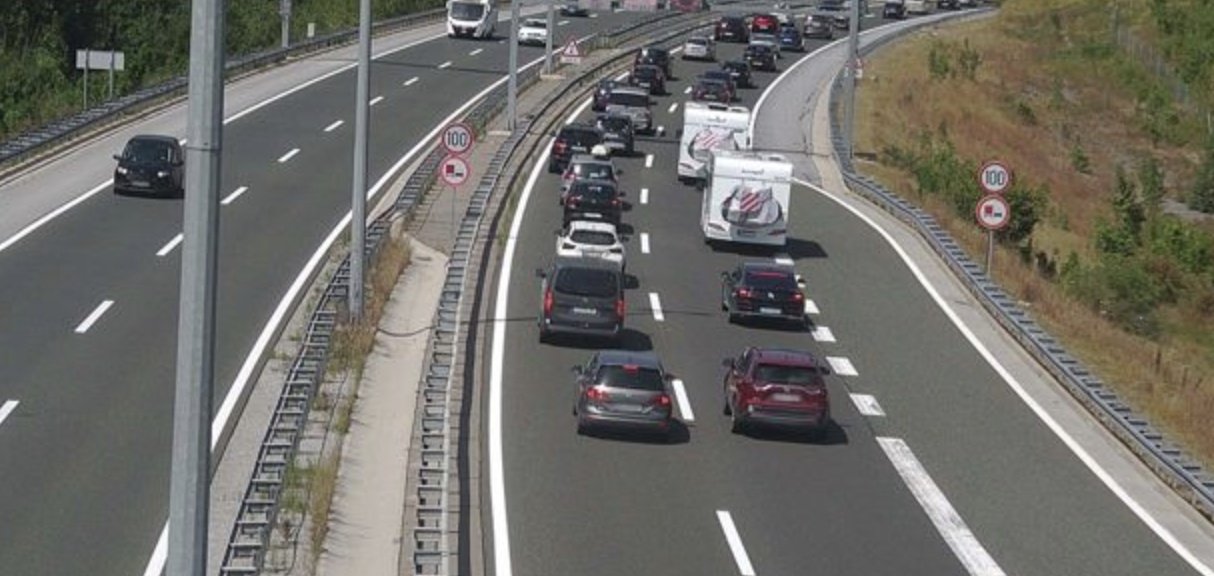 FOTO Sudari i ogromne gužve: Nepregledne kolone prema Zagrebu, zastoji i na granicama