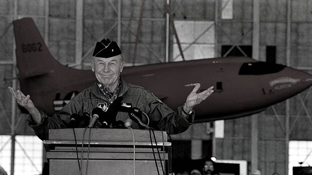 Prvi je probio zvučni zid: Umro legendarni pilot Chuck Yeager