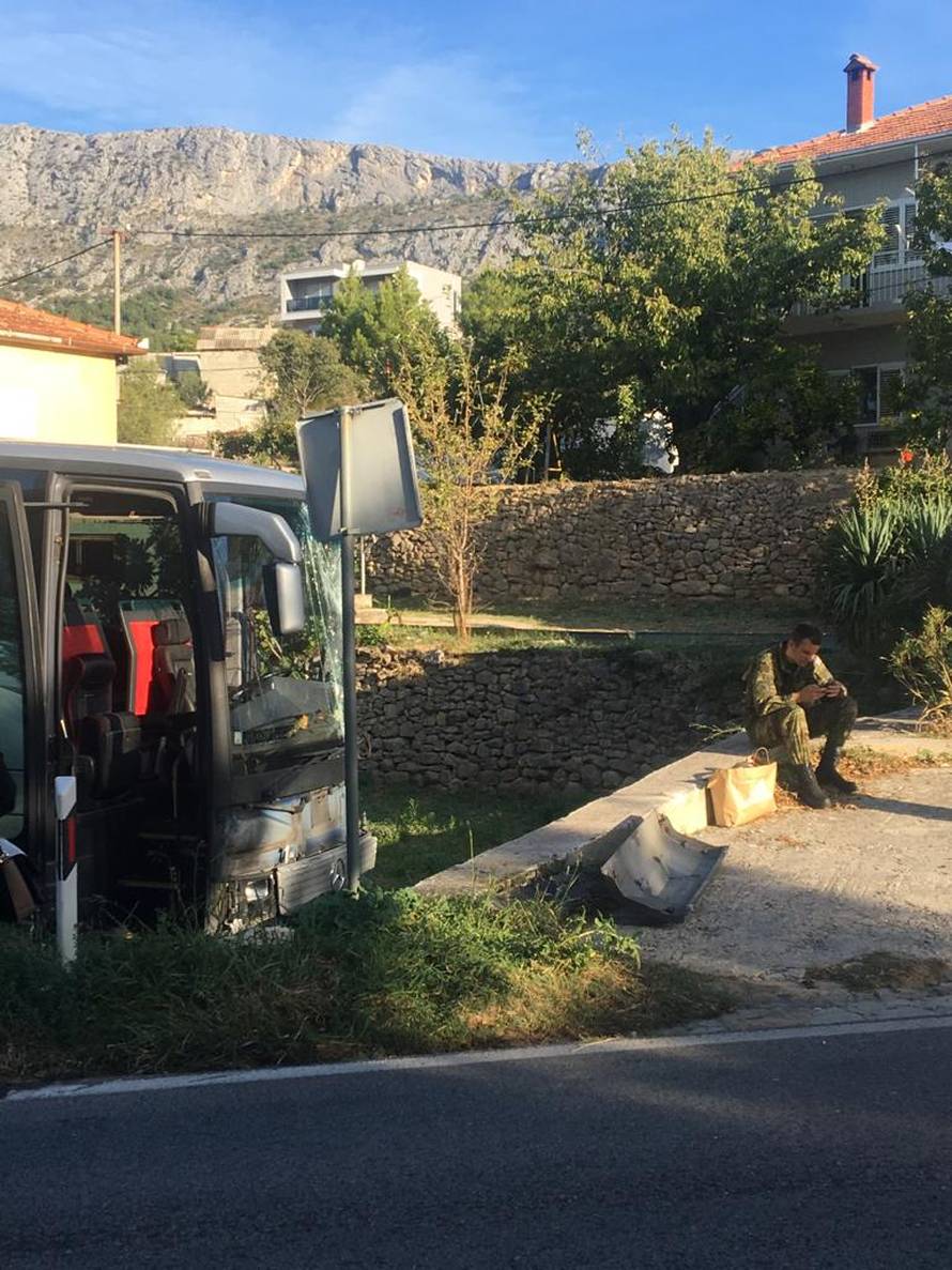 Sudarila se dva busa i auto, 14 ozlijeđenih, žena je preminula...