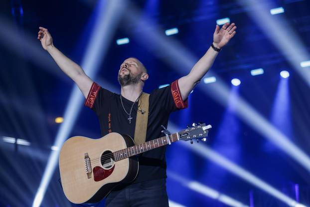 Zagreb: U Areni Zagreb održan koncert "Progledaj srcem"
