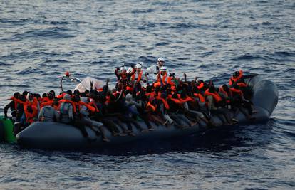 Tisuće migranata spašeno iz mora, šestero smrtno stradalo