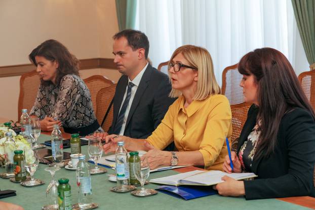 Osijek: Radni sastanak Å¾upana Ivana AnuÅ¡iÄa i ministra uprave Ivana Malenice