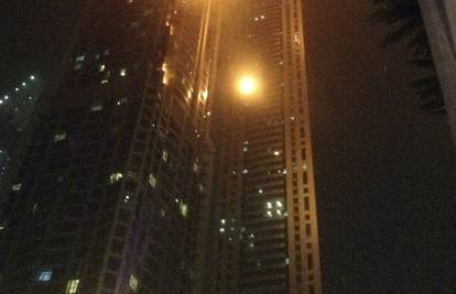 Dubai: Vatra poharala 'Baklju', uokolo letjeli dijelovi nebodera