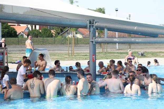 24 SATA: Kupaći uživaju na obnovljenim bazenima Copacabana
