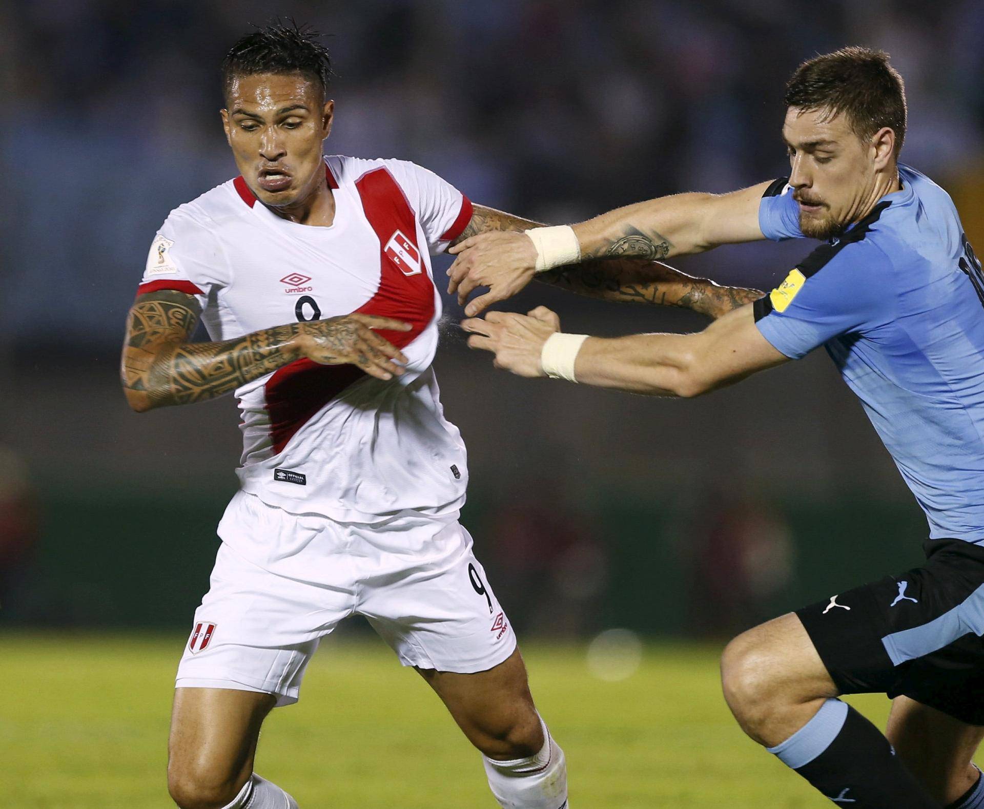 FILE PHOTO: Football Soccer - Uruguay v Peru - World Cup Qualifiers - Centenario stadium - Montevideo, Uruguay. 29/3/16. Uruguay's Sebastian Coates and Alvaro Gonzalez and Peru's Paolo Guerrero